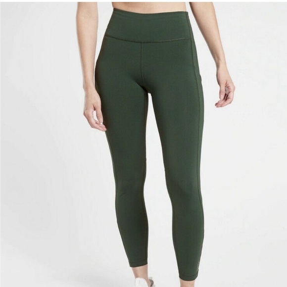 NWT Athleta ULTIMATE RUN 7/8 TIGHT
LEGGING 7/8 DE COURSE ULTIMATE - Picture 3 of 10